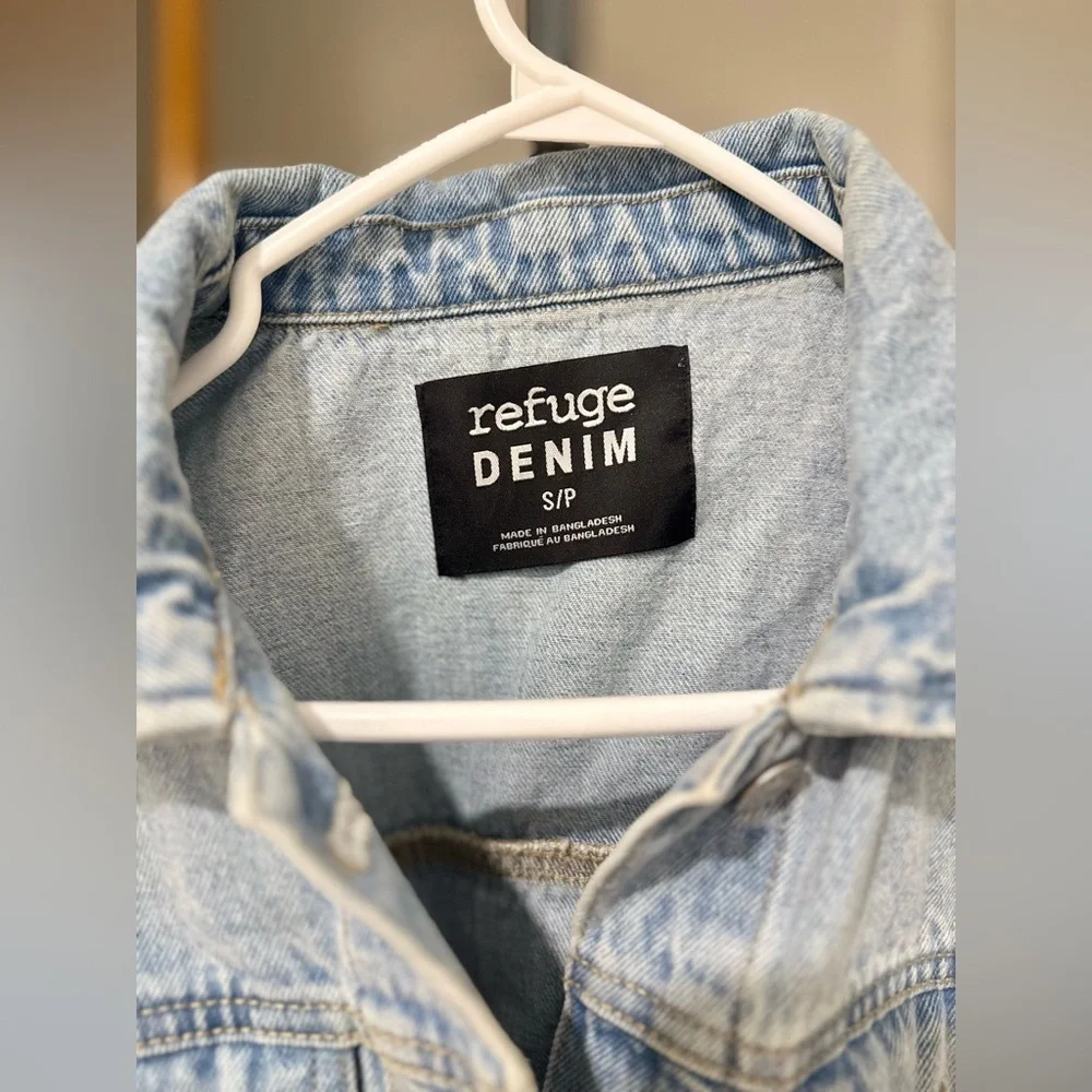 Refuge Denim Jacket/ size small - Picture 4 of 6